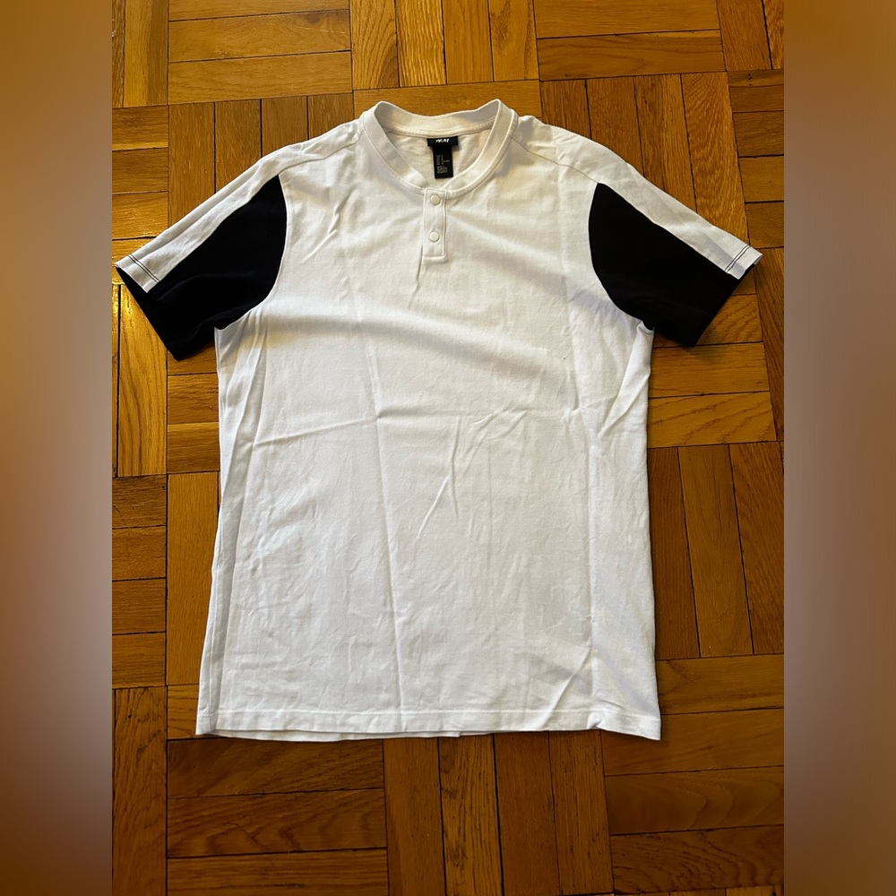 Three Snap Slim Fit Henley size Medium